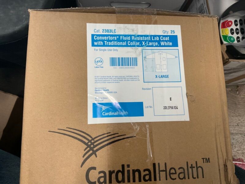 -LOT of 25- CARDINAL HEALTH Convertors Fluid Resistant Lab Coat White XL 2203LC