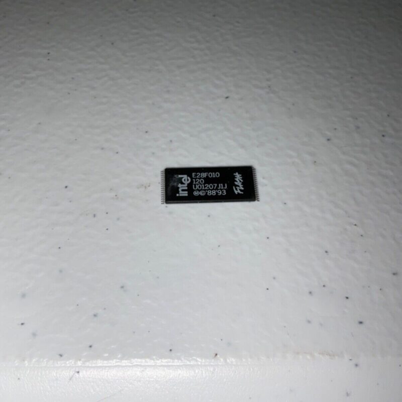 Intel E28F010-120 CMOS FLASH MEMORY 32 PIN TSOP PACKAGE NEW!!!!